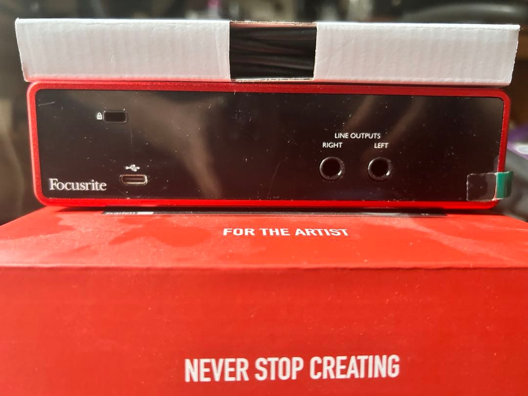 FOCUSRITE Scarlett 2i2 (gen. 3) 付属品有り