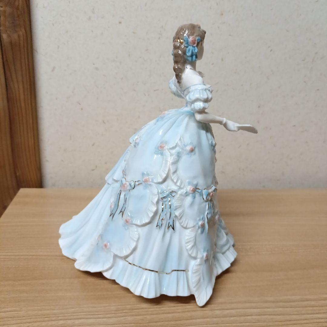 英国ロイヤルウースター フィギュア