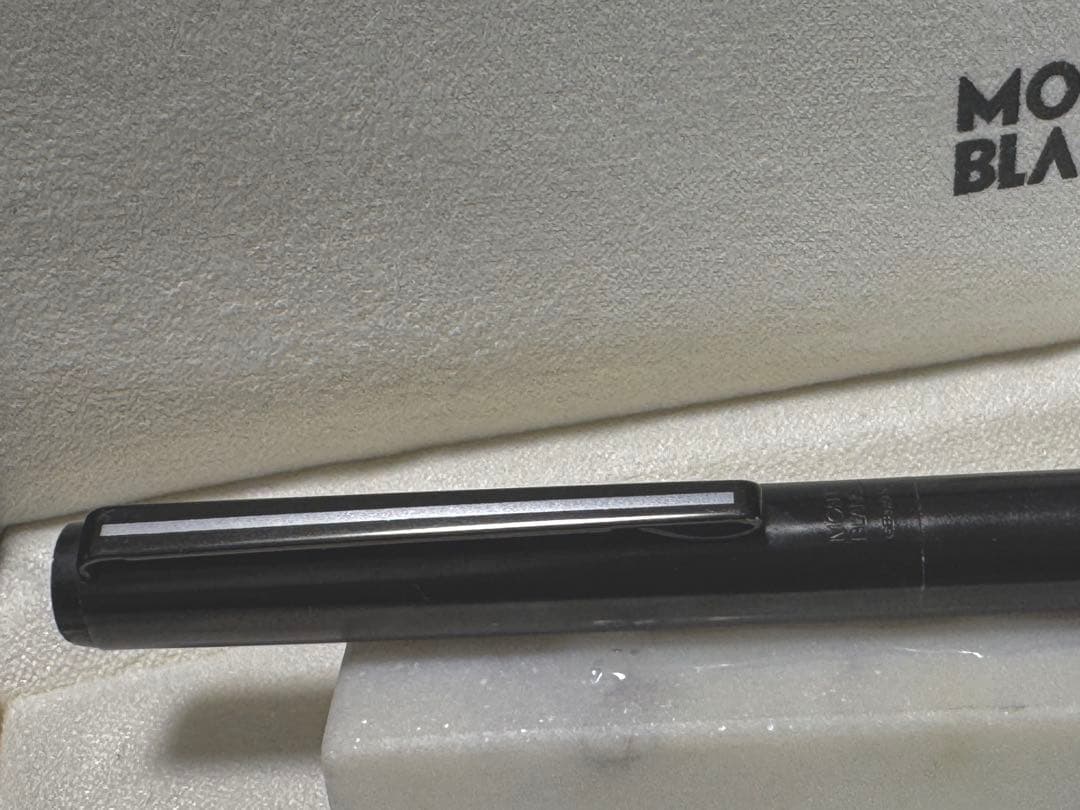 【美品】モンブラン No1124 漆黒ロードナイト鉱加工 ローラーボール