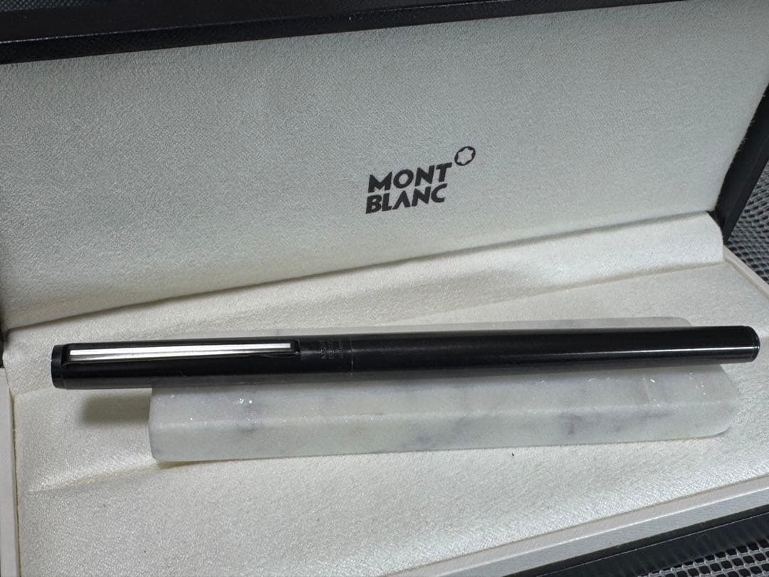 【美品】モンブラン No1124 漆黒ロードナイト鉱加工 ローラーボール