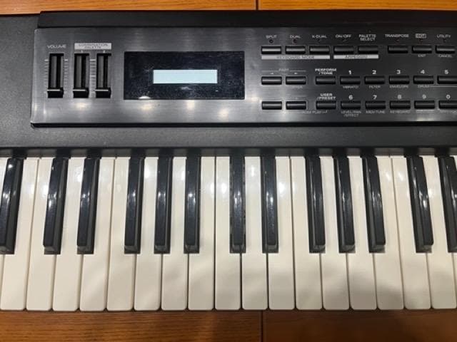 Roland XP-10 シンセ 通電OK ケース付