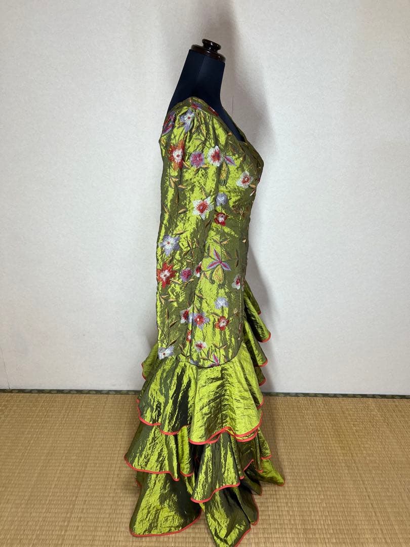 フラメンコドレス 緑色 花柄刺繍　アトリエ貴美恵