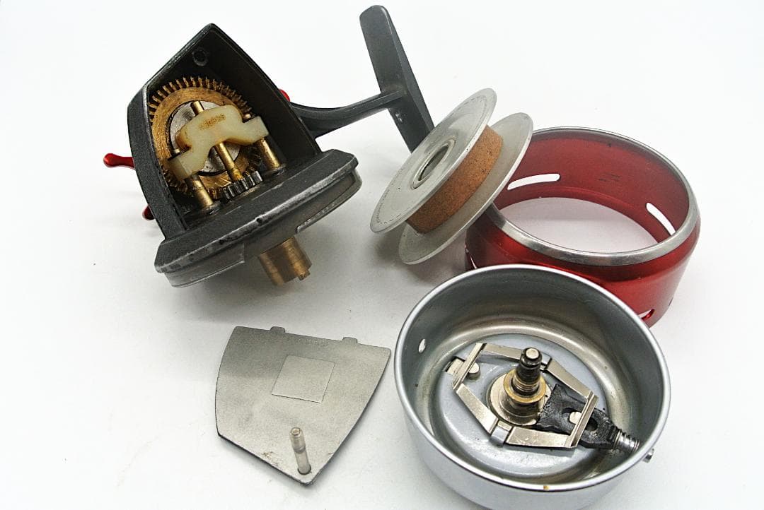 ABU 505 SVANGSTA クローズドフェイス スピニングリール