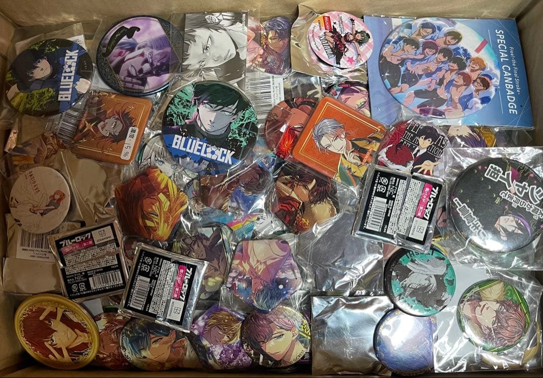 アニメグッズ　キャラクターグッズ 缶バッジ まとめ売り　1200個以上一箱限定