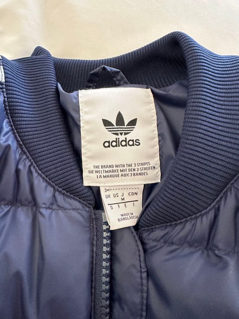 adidas ダウンジャケット