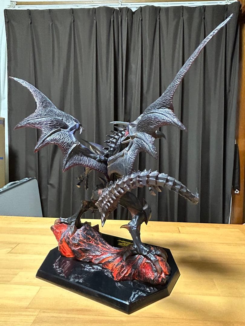 真紅眼の黒龍　フィギュア