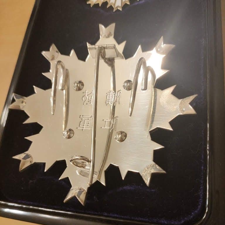 【極美品! 完品】勲二等旭日重光章 略章 略綬付 本物保証 明治勲章 368