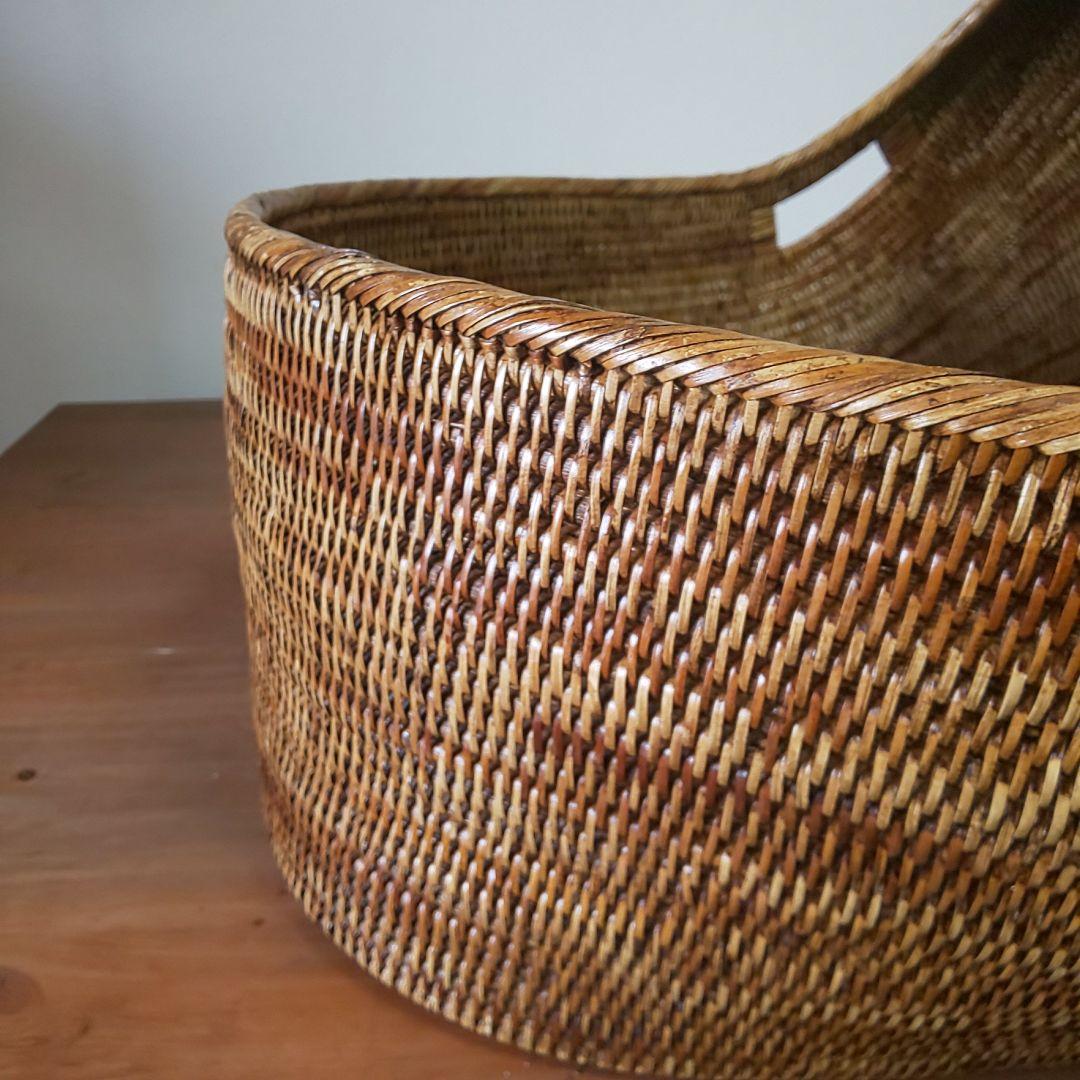 丸みを帯びたラタン製 ベビーベット アンティーク