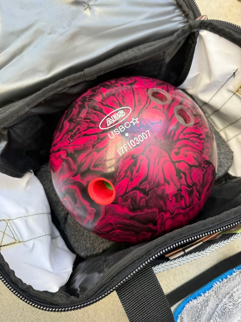 ABS Jubilee ボウリングボール ピンク/黒