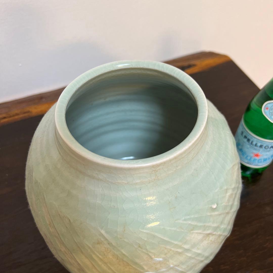 青磁の花器　魅力的なフォルム　一点物