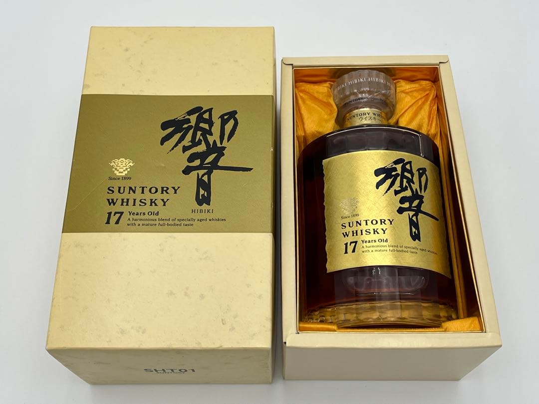 サントリー ピュアモルトウイスキー 響17年 ゴールドラベル 750ml 箱入り