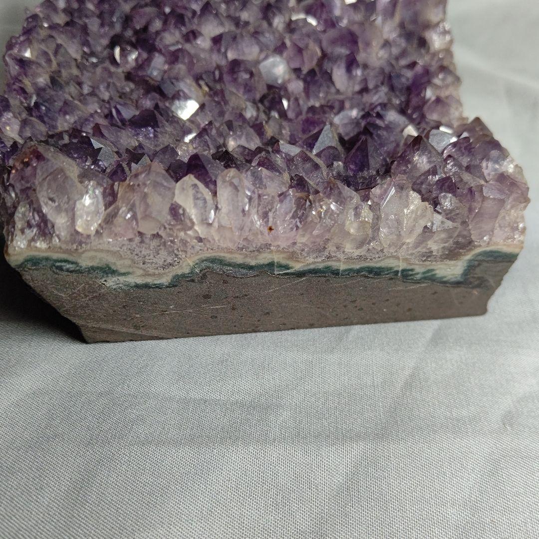 アメジスト1.35kg 原石 紫色 結晶