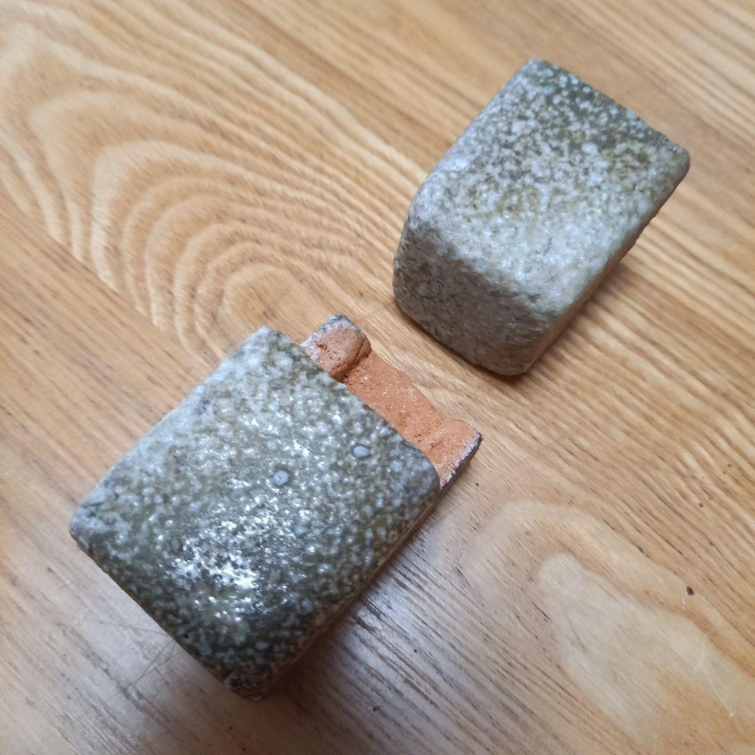 陶器オブジェ　作家物　分割陶箱➕丸い一輪挿し鈴音➕陶器お香立て　オマケ付き