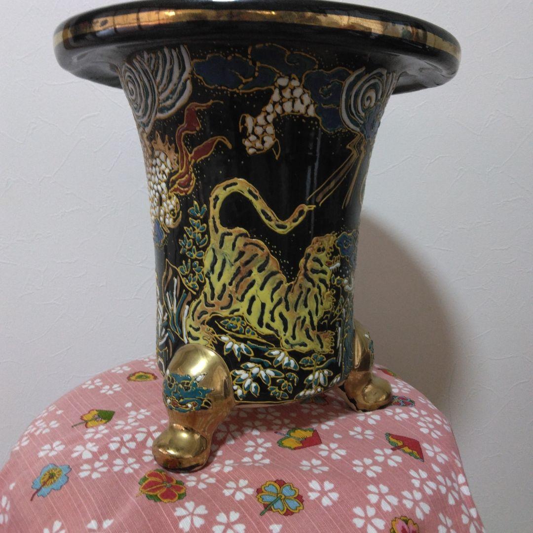 龍虎闘図　植木鉢　三つ足