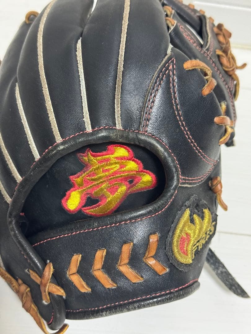 硬式野球グローブ ファイヤーズ　黒 レザー刺繍入り