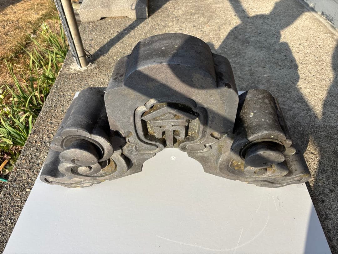 日本家屋の古い鬼瓦　魔除け　アンティーク置物　装飾品