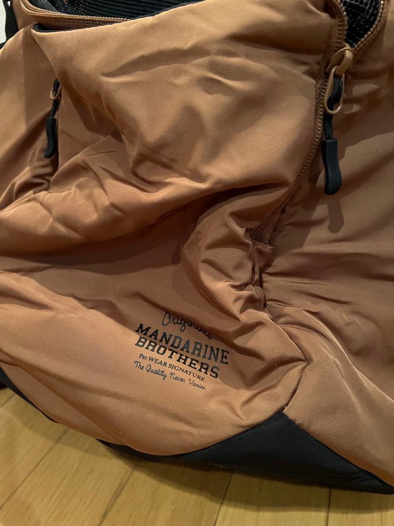 マンダリンブラザーズ WINSTON HUG BAG 犬用リュック