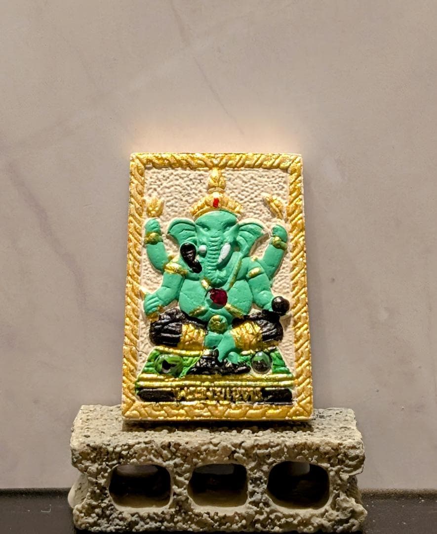 タイお守り　プラクルアン　ルアン・ポークン　ソムデット　2556年　(049)