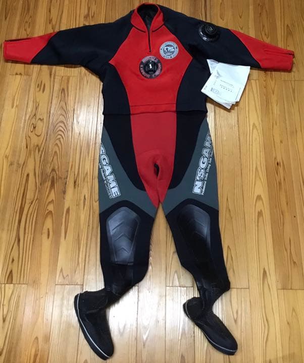 ダイビングスーツ