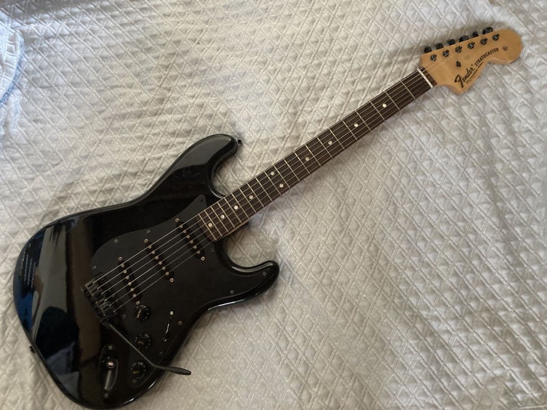 ラージヘッドオールブラック　ストラトタイプ