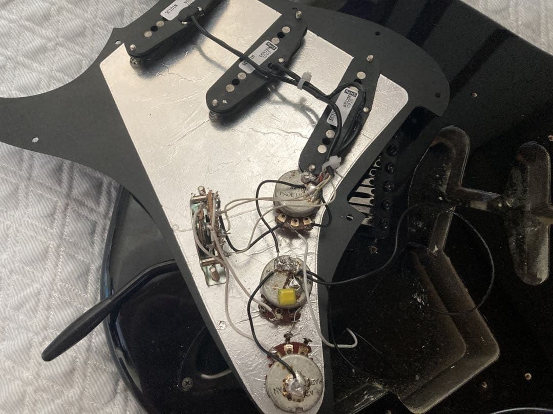 ラージヘッドオールブラック　ストラトタイプ