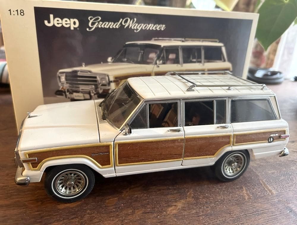 ★JEEP GRAND WAGONEER AUTOart(オートアート)1/18
