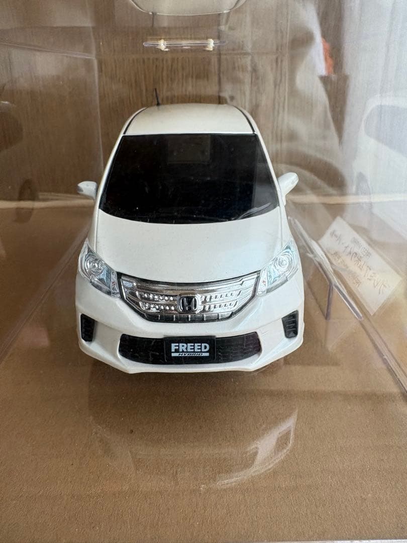 ホンダ　フリード 非売品　プレミアムホワイト・パール 1/24 非売品