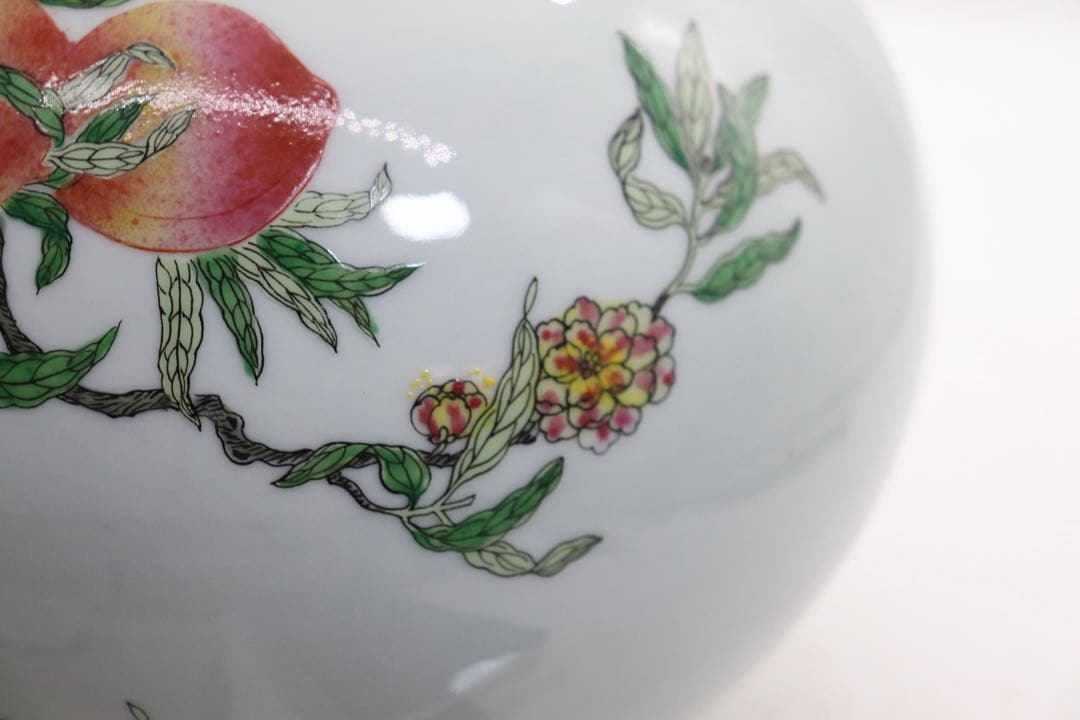 中国　粉彩　桃紋瓶　送料込み260118