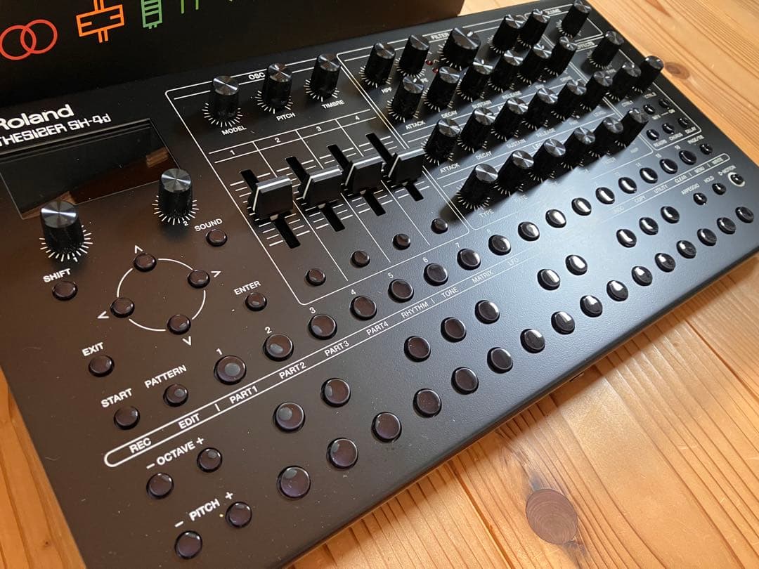 SH-4D Roland シンセサイザー