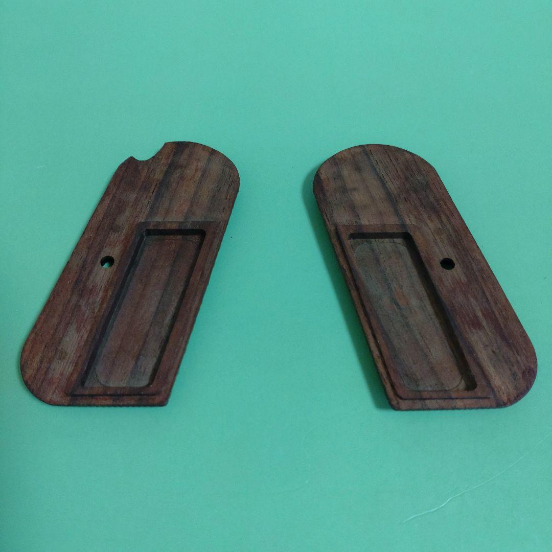 CAW .32AUTO フルチェッカー ウォールナット ウッドグリップ