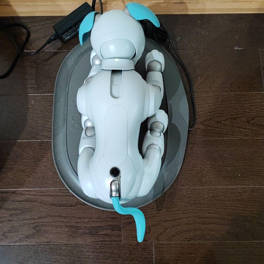 SONY Aibo ホワイト/耳と尻尾がブルー