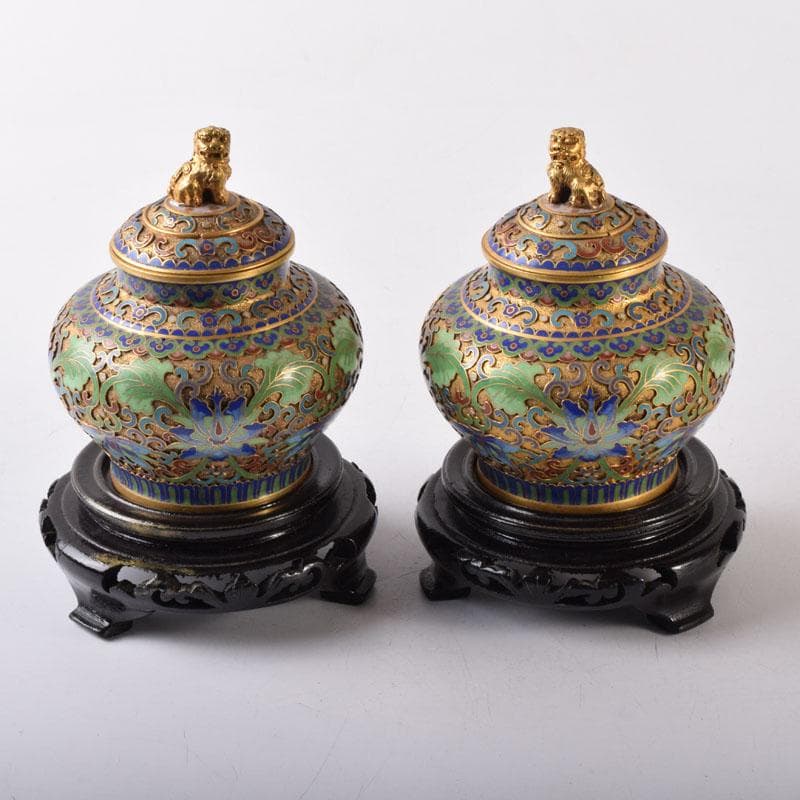中国　古七宝琺瑯彩　獅子摘　花草文瓶　蓋壷　唐木台付　一對　V　7451