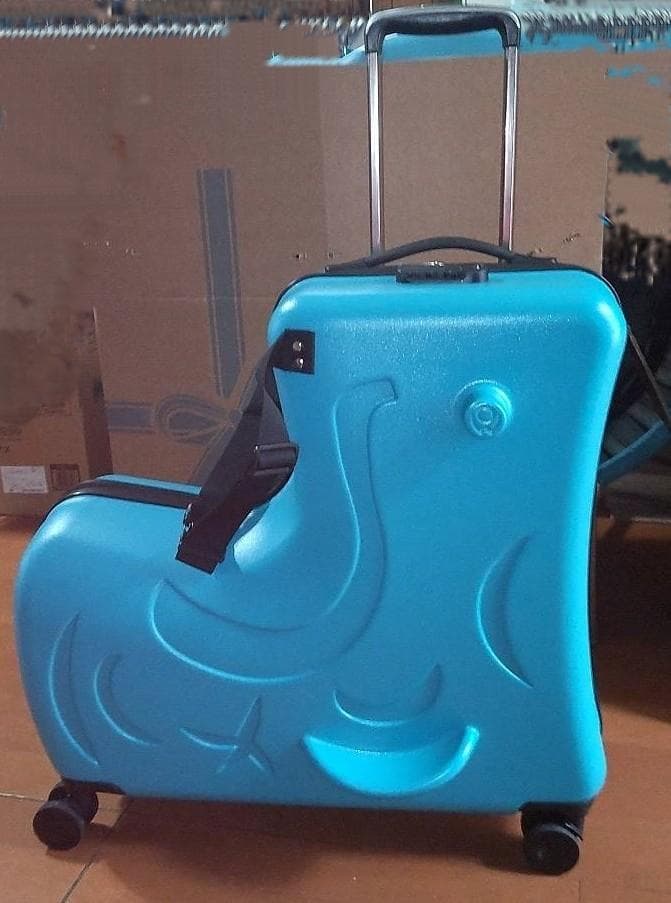 キッズ スーツケース 子どもが乗れる