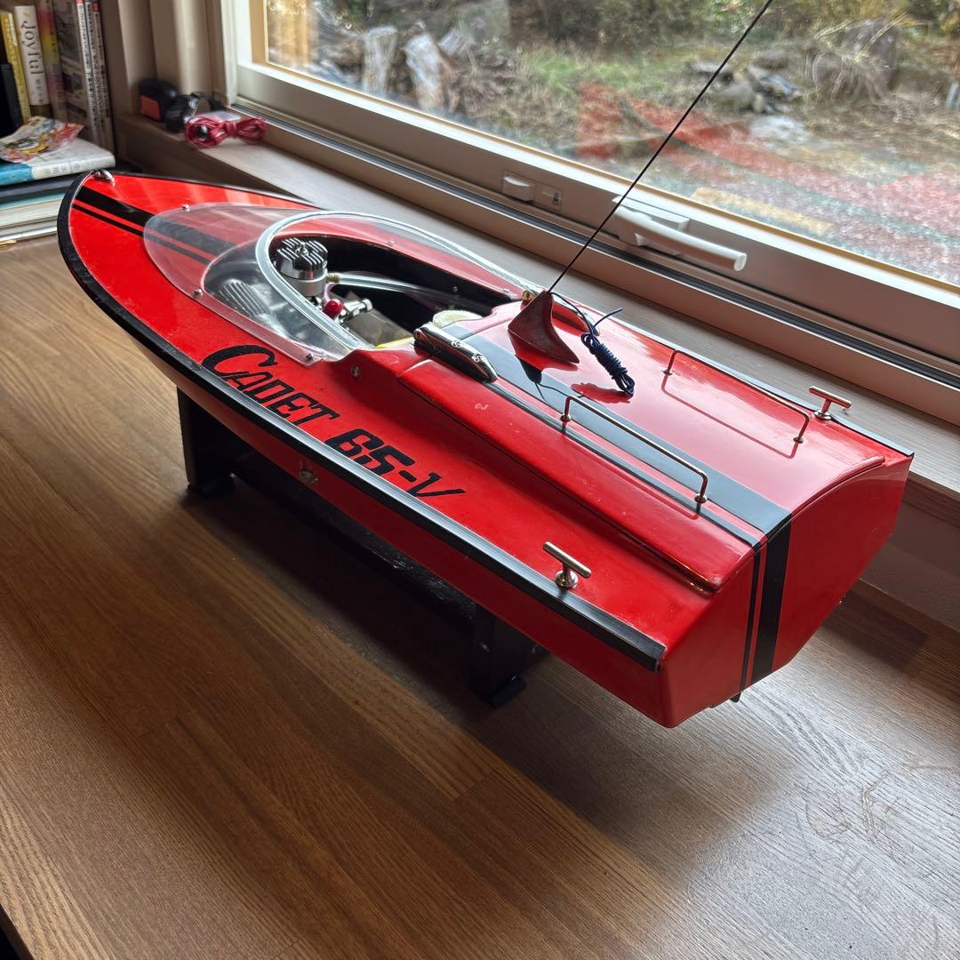Cadet 65-V ＫＮＫ製木製ラジコンボート