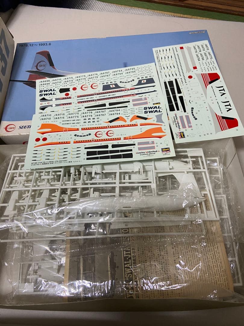 旅客機プラモデル　日東　1/100 ANA ボーイング737 南西航空　YS11