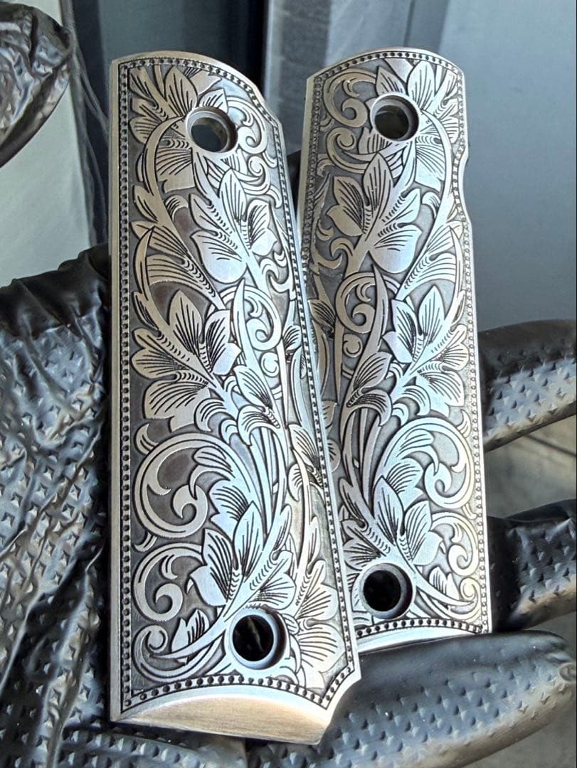 エングレーブ装飾のトイガングリップ