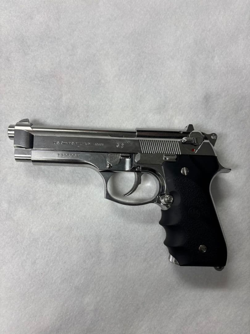 ガスガン シルバーブラック マガジン2本 ホルスター付き