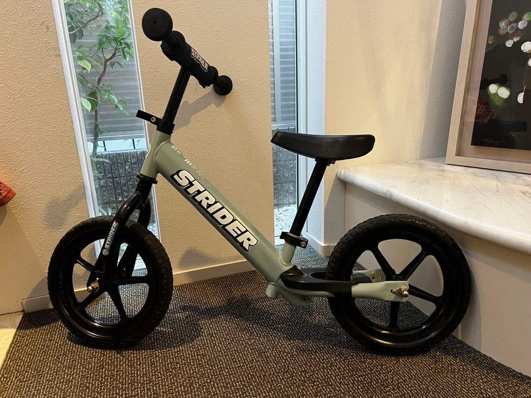 STRIDER 12インチバランスバイク 限定カラー