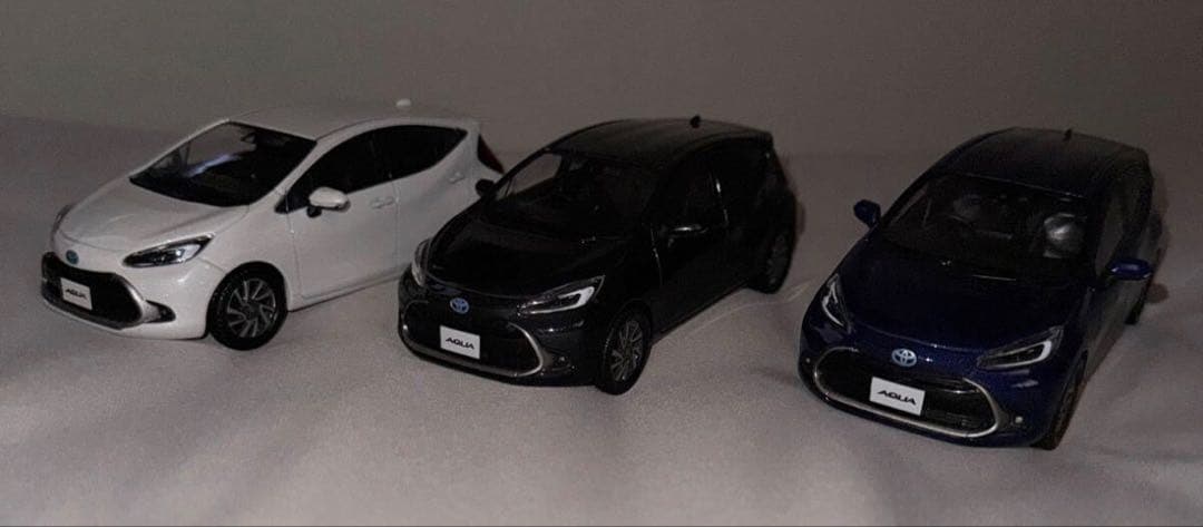 非売品　トヨタ　アクア　ミニカー　カラーサンプル　9台セット