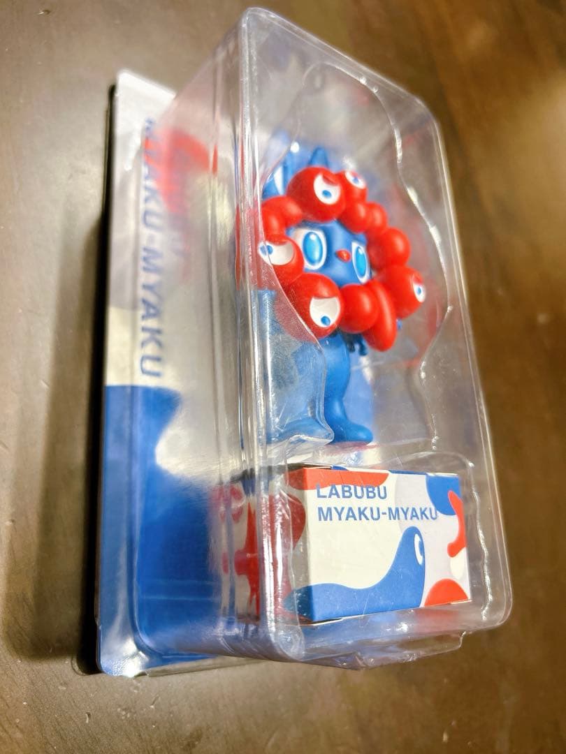 値下げ　ミャクミャク　ラブブ　フィギュア　コラボ