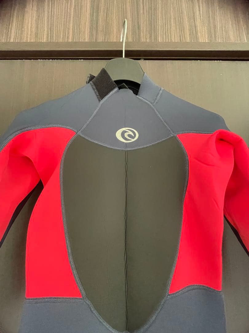 リップカール　ウェットスーツ