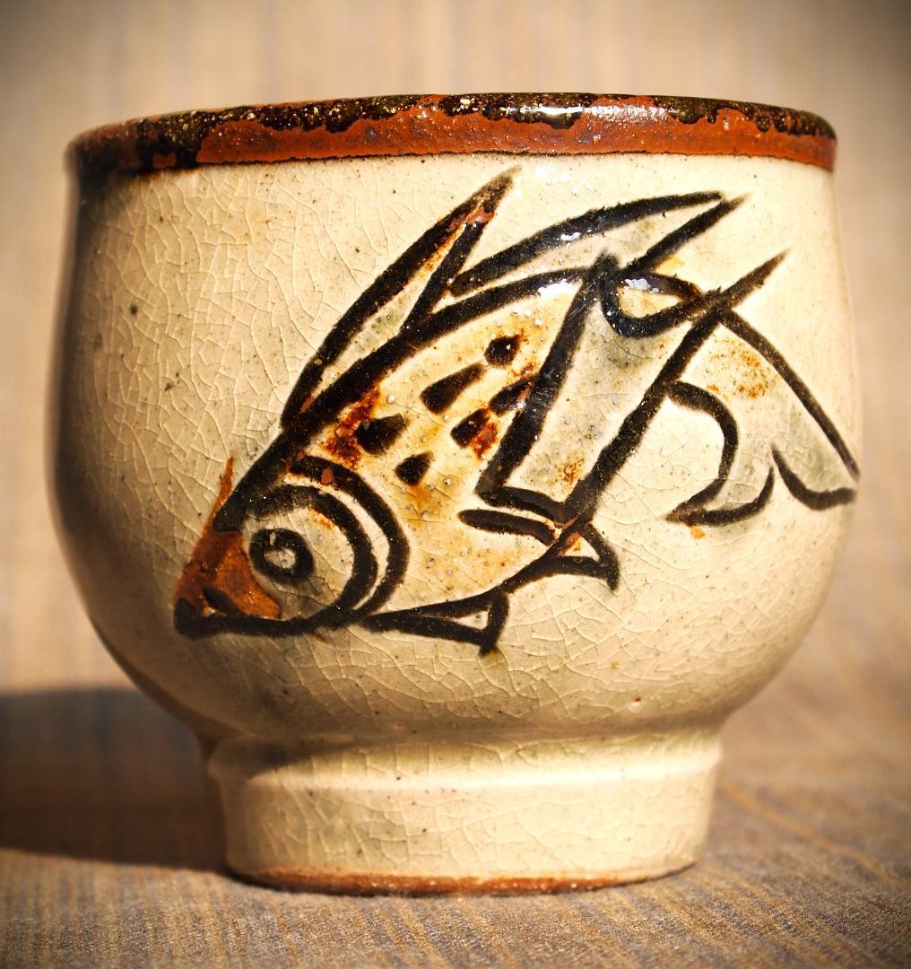 希少作★金城次郎【人間国宝】★壺屋焼き魚紋湯のみＢ★共箱・栞