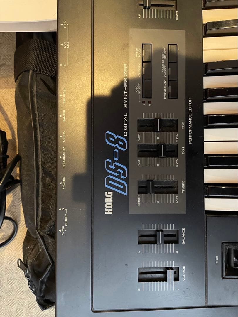 電子ピアノ　シンセサイザー　KORG DS-8