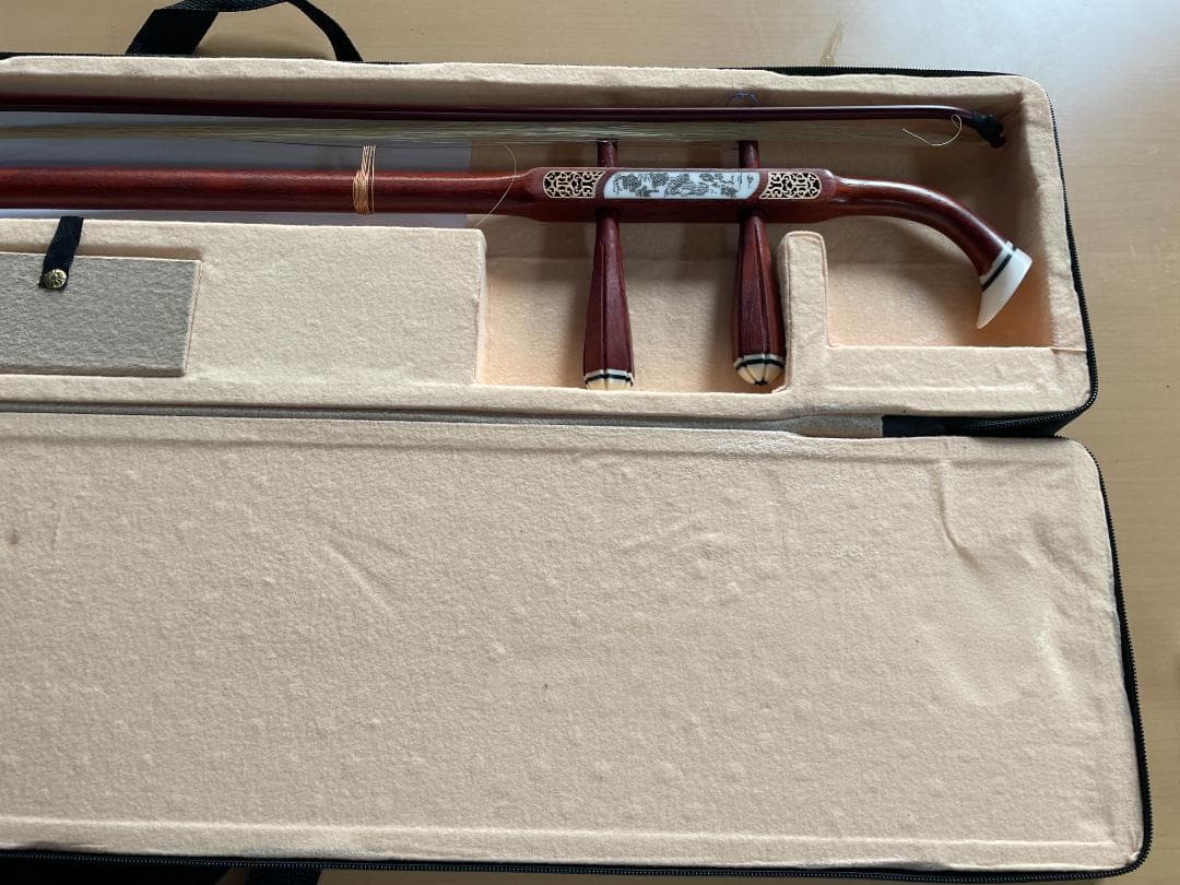 ★状態〇★ 二胡 木製 赤色 ケース 弦 チューナー 松ヤニ 付