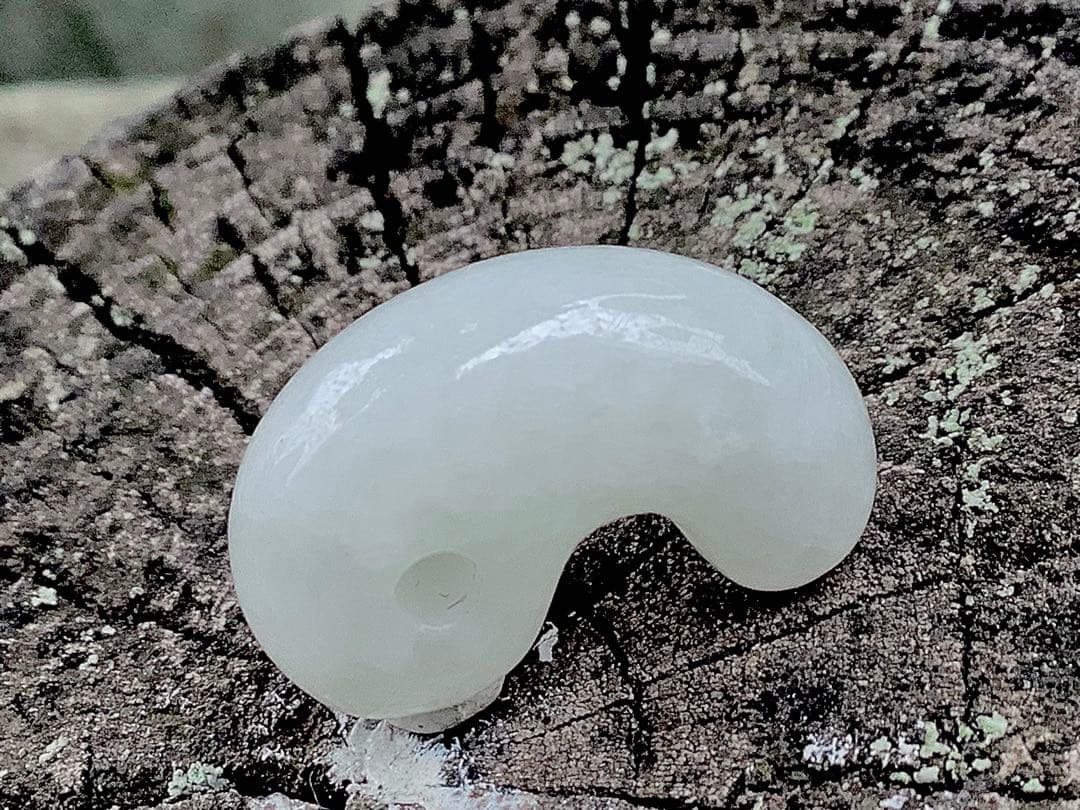 ✳氷はお値段高額勾玉です‼️ アイスジェイド‼️糸魚川翡翠ジェダイト勾玉　鑑定付本物