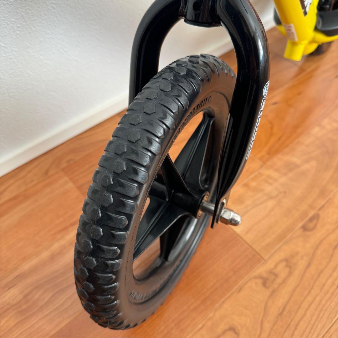 ストライダースポーツ　バランスバイク 12インチ イエロー