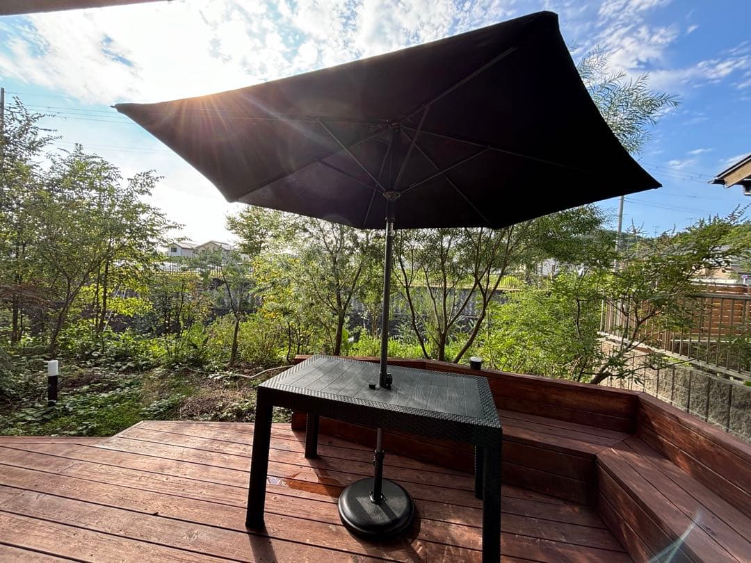 黒いアウトドアテーブル 約120cm x 70cm (パラソル無し)