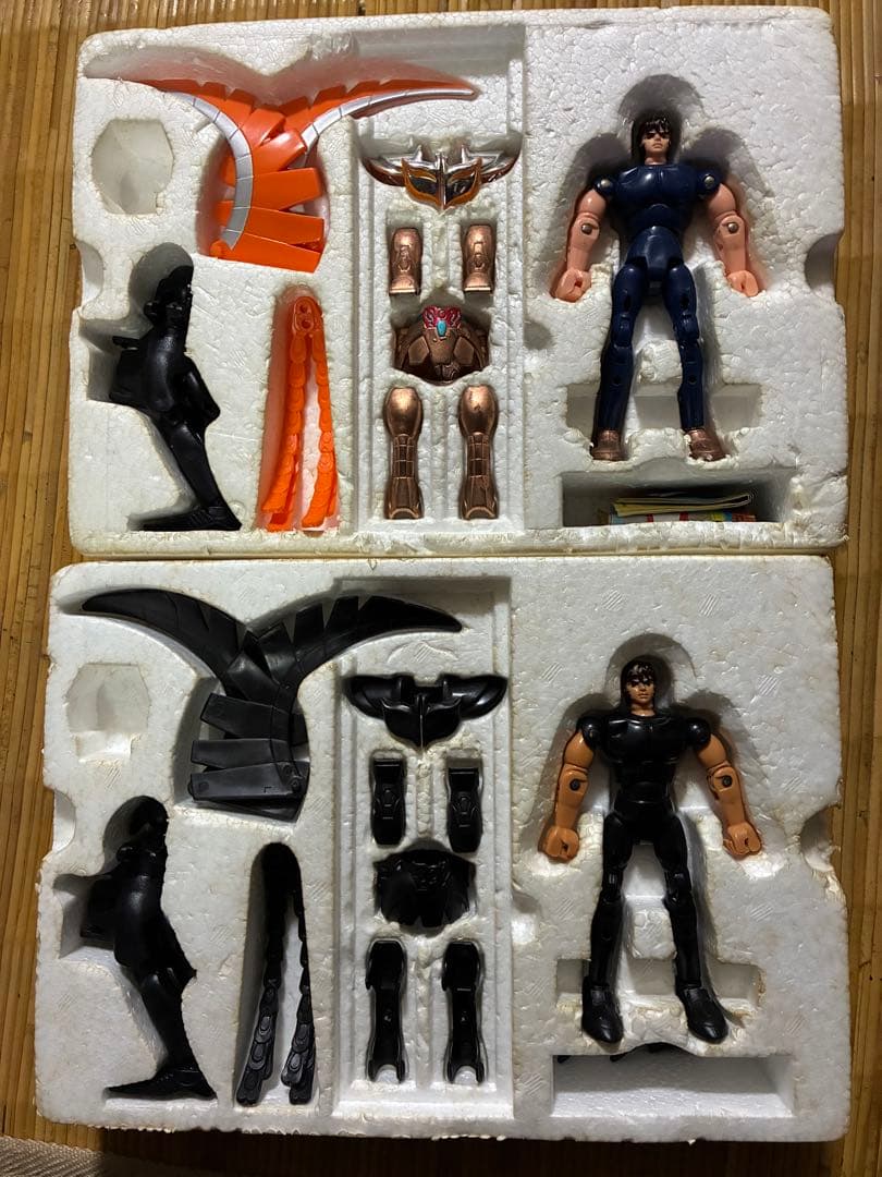 聖闘士聖衣大系 フェニックスクロス、ブラックフェニックスクロス 欠品あり