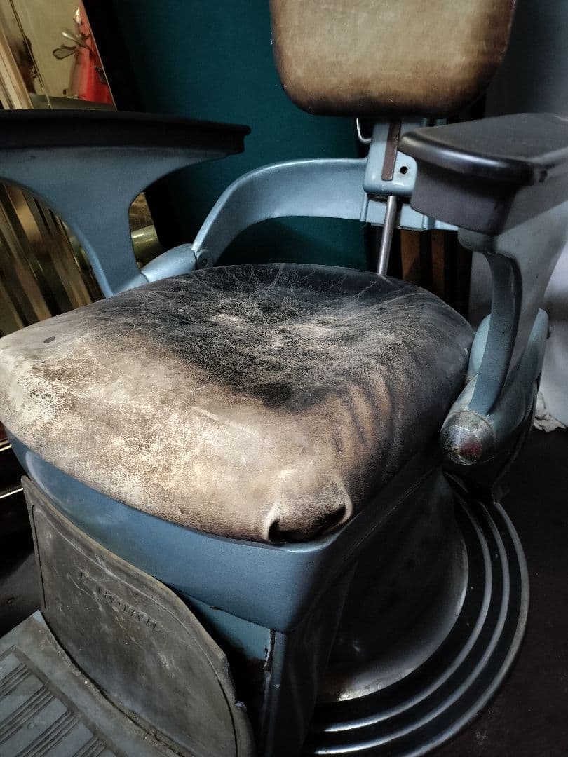 昭和初期の歯医者の椅子　歯科用椅子　昭和レトロ