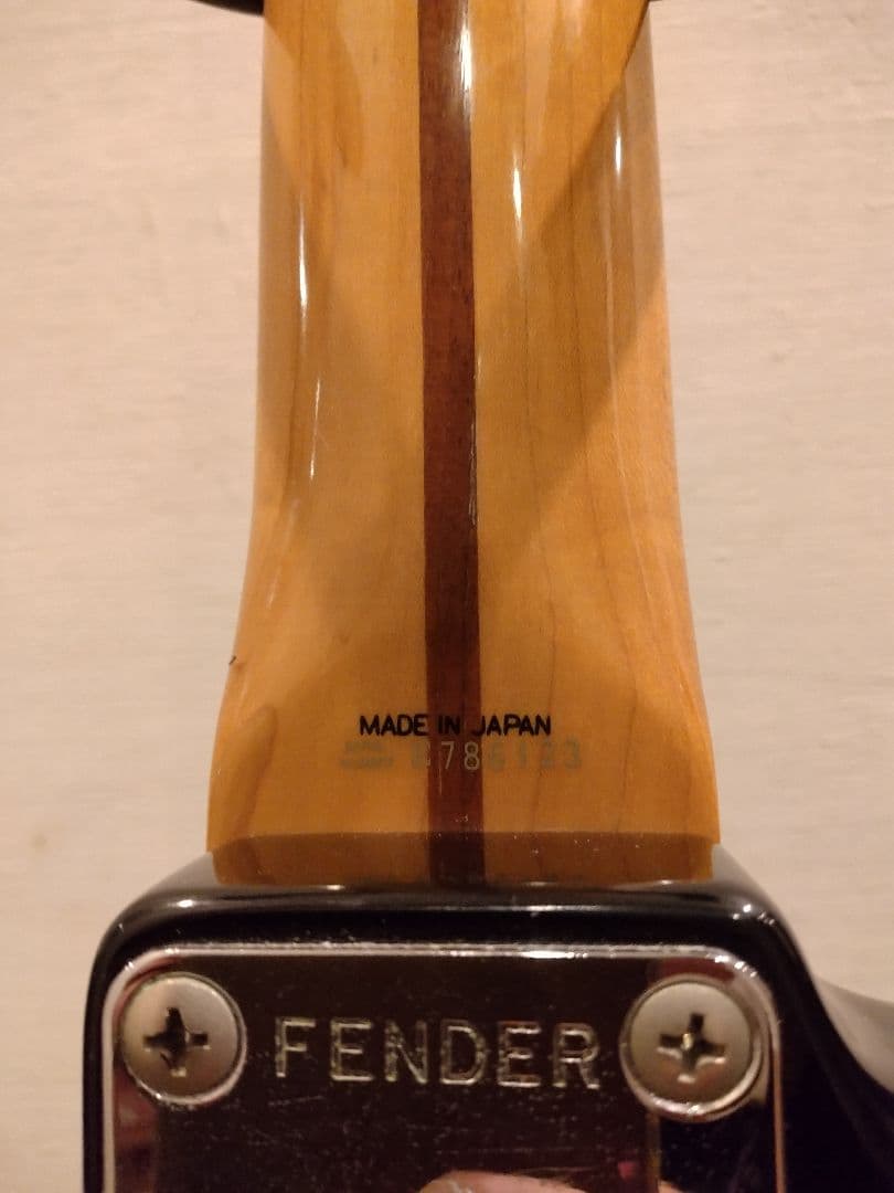 Fender japan stratocaster eシリアル